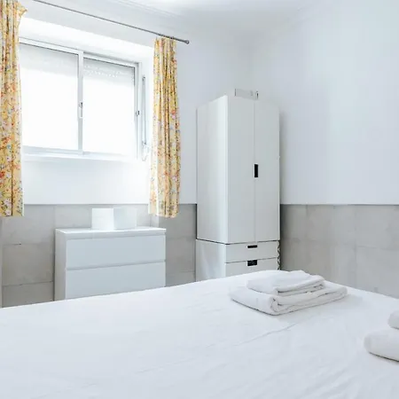 Apartment Terrace Flat Near River Lisbon